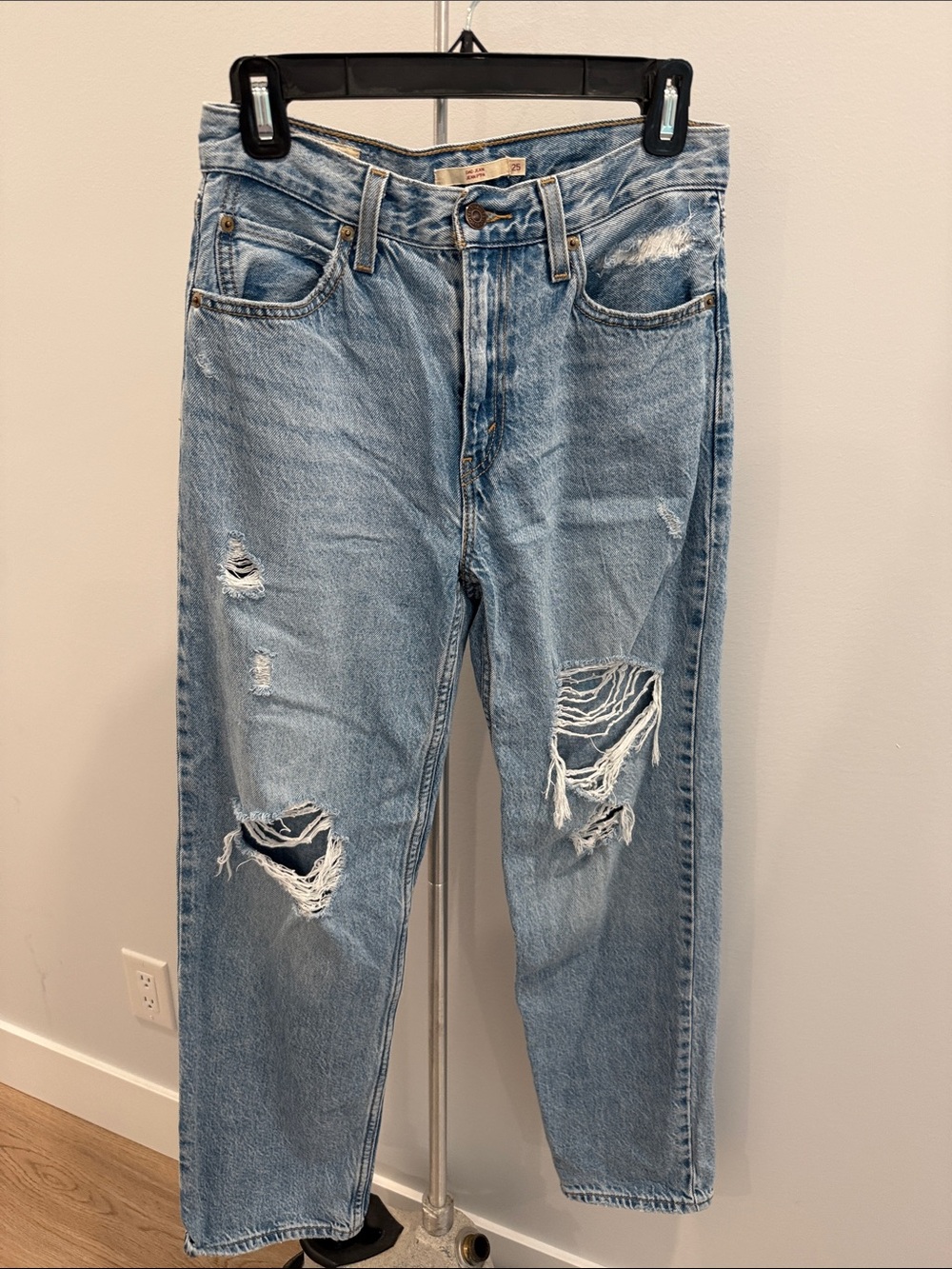LEVI’S Light Blue Distrssed Jeans Premium Dad Jeans